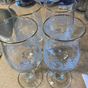 Vintage Libbey Arby’s Winter Wonderland glasses set of 4. Like new. Gold trim